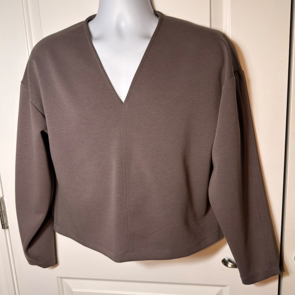 Evereve Taupe Mauve Scuba Knit V Neck Long Sleeve Top Womens Medium